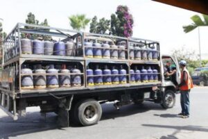 شاحنة لنقل قنينات الغاز تقتل طفلا وسائقها يلوذ بالفرار