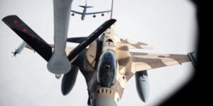 بالصور:المغرب يستعرض قدراته بطائرات مقاتلة من نوع  “إف- 16 في سماء طانطان ووادي درعة