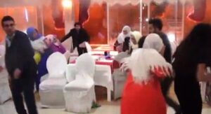 مثير:عروس تهرب ليلة زفافها إلى وجهة مجهولة، بعد أن ضربتها والدة العريس