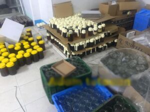 الدرك يداهم معملا سريا لإعداد العسل المغشوش ويحجز معدات ومواد مصنعة وكيماوية خطيرة