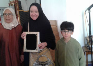 أستاذة لمادة الإنجليزية تحمل الجنسية الأمريكية تعلن إسلامها بأكادير.