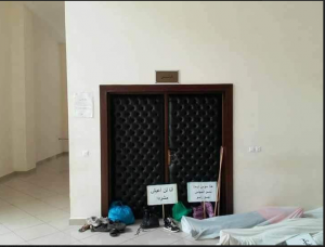 سابقة بإنزكان: مجموعة من الأشخاص يلتحفون أكفانا وينامون بجانب عتبة مكتب رئيس الجماعة.