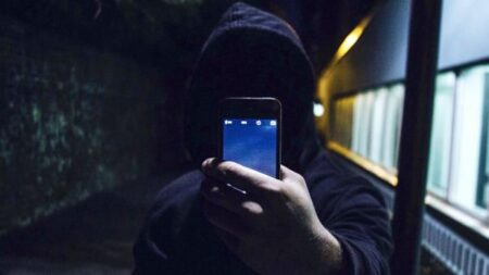 نصاب فايسبوكي خطير في العشرينيات من العمر يوقع بأزيد من 200 ضحية بطريقة وهمية.
