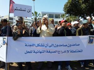 ضحايا الهدم بأكادير يعودون للإحتجاج، و ينددون بما سموه “الهجوم الهمجي والبلطجي”