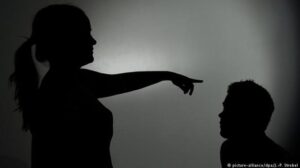 تقرير:خمسة أزواج مغاربة ينفصلون كل ساعة، وآخرون يبحثون عن ملاذ يحميهم من زوجاتهم! 2 أزوج مغاربة