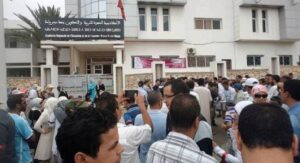 الأساتذة المتعاقدون المتدربون يواصلون احتجاجاتهم أمام أكاديمية سوس ماسة من أجل صرف رواتبهم والتعجيل بترسيمهم