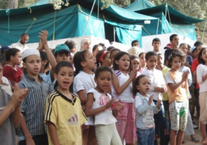 فضيحة:مسؤول نافذ يتاجر في صفقات المخيمات الصيفية