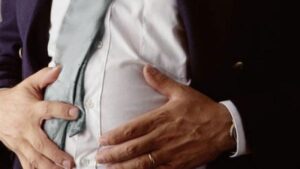 7 عادات غذائية رمضانية تجنبك الإصابة بالانتفاخ