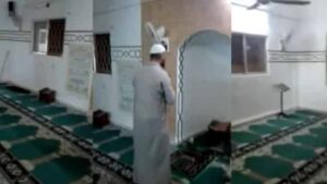 (+فيديو)إمام مسجد يكمل صلاة التروايح بمفرده 11 1 252