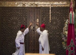 اعتقال نصاب باسم القصر الملكي بعد أن أوهم 40 ضحية بتسهيل حصولهم على ‘كريمات’