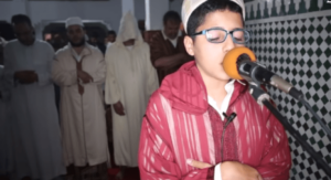 (+فيديو)”طفل إمام” بأكادير يؤم المصلين في التراويح ويُدهش السكان بصوته الشجي 8 1 31