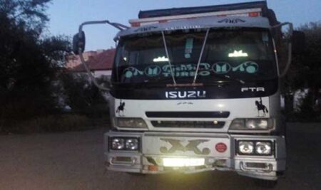 إيقاف شاحنة بتيزنيت محملة بأزيد من 14 طن من الغازوال المهرب، واعتقال سائقها