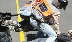 هذا مصير الشخص الذي “شرمل” مفتش شرطة بسكين وساعد مبحوث عنه على الفرار