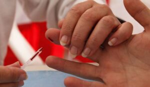 علماء روس يخترعون لقاحا جديدا لعلاج مرض “السيدا”