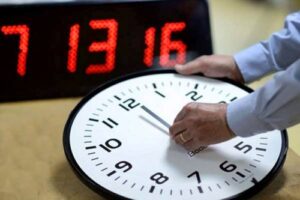 تذكير.. الرجوع إلى الساعة القانونية للمملكة غدا الأحد