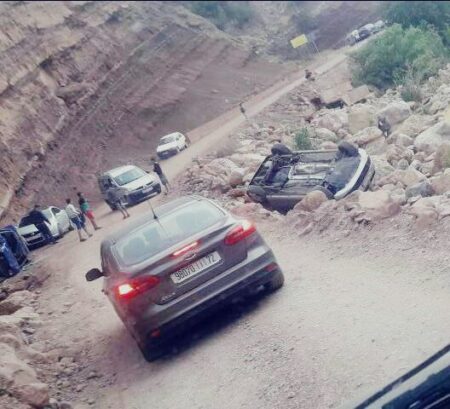 عااجل بالصور:انقلاب سيارتين بعد اصطدامهما في حادثة سير خطيرة بأكادير