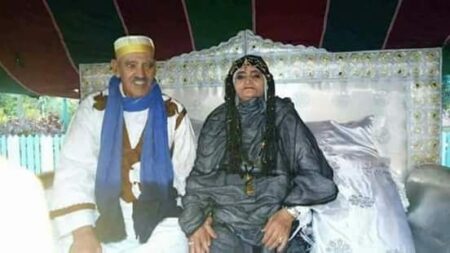 الكوبل الشهير "مي كلثومة" و زوجها الركراكي الذي اختارته من دار المسنين بأيت ملول، يغادر أرض الوطن.