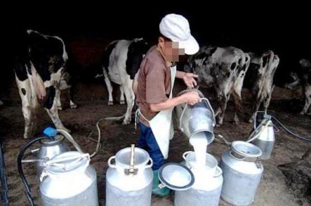 مثير:تعاونيات فلاحية تدخل على خط حملة المقاطعة الشعبية، و تقرر تقديم الحليب مجانا للمواطنين.