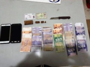 +صور: شرطة أيت ملول تضع حدا لنشاط مروجين للممنوعات، و عملية التفتيش تسفر عن محجوزات هامة 4 aa 5