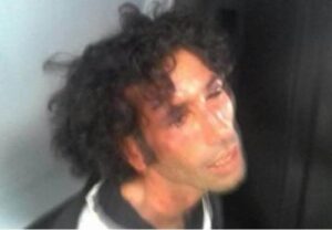 هذا هو الشخص الذي هاجم إمام مسجد حسان بسيف، و بهذه الطريقة حاول تنفيذ عمليته الاجرامية..