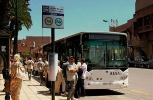 سائح أجنبي يفارق الحياة بحافلة ألزا، واستنفار أمني يعقب الحادث