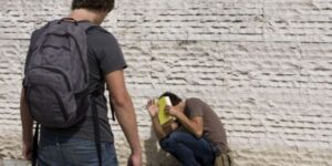 (+صورة الضحية)فاجعة:تلميذ بكالوريا يقتل زميله ب”حجرة” كبيرة