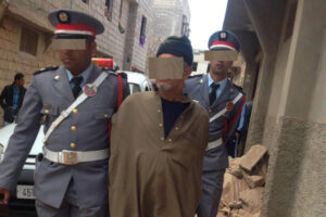 تحرش تسعيني بطفلتين يوم العيد كاد أن يتحول إلى ساحة قتال بين أسرتي الضحيتين وأبناء الجاني..وهذا ما وقع