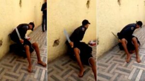 (+فيديو مثير)بوليسي يلقي القبض على ‘مشرمل’ مسلح بسيف على الطريقة الأمريكية