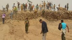 احتجاجات صاخبة بتندوف بعد اغتيال شاب صحراوي،أرغمت زعيم “بوليساريو”على الفرار.