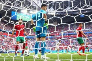 “فيفا” تفاجئ الحارس المغربي منير المحمدي، وفجر يؤكد: رونالدو ورفاقه “بشر مثلنا”