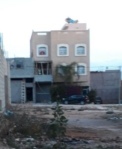 تيزنيت. نافذ يواصل خرق قوانين التعمير وسط صمت المسؤولين