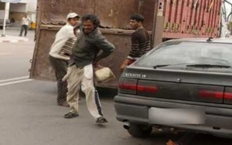 مختل عقليا ينهي حياة خمسيني بطريقة مروعة