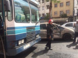 اندلاع النيران في حافلة ممتلئة بالركاب كاد أن يتسبب في فاجعة كبرى