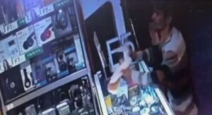 توقيف لص ظهر في شريط فيديو يسرق صندوق تبرعات مسجد بتارودانت