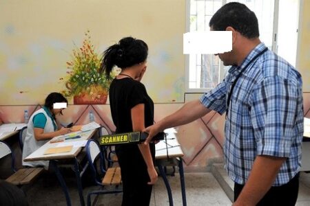 التلميذة بطلة القبلة تعود إلى الواجهة، وهذه المرة على وقع فضيحة جديدة، أثناء اجتيازها لامتحانات البكالوريا