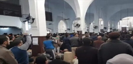 إصابات بعد شجار داخل المسجد في صلاة التراويح استعمل فيه كريموجين