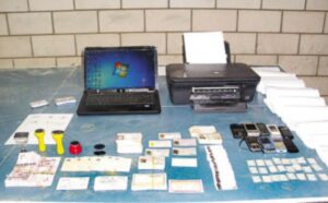 تفكيك شبكة خطيرة تنشط في تزوير وثائق الدولة وتزييف فواتير ومحررات تجارية.