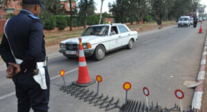 “باراج” أمني بمدخل تيزنيت يضبط راكبا بسيارة أجرة، خبأ بعناية 7 كيلو غرام من الحشيش داخل حقيبته، وهكذا حاول المراوغة للتمكن من الفرار