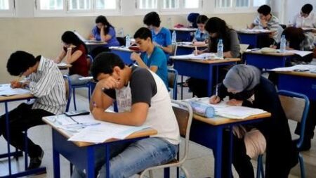 تصوير امتحانات البكالوريا و’تسريبها’ على الفيسبوك يقود 9 تلاميذ إلى الاعتقال