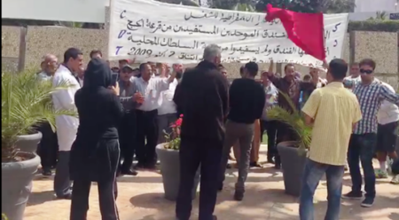 +فيديو: الإحتجاج يتواصل أمام فندق الموحدين بأكادير ..