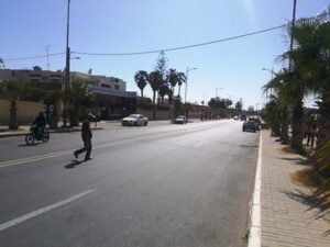 طريق الموت بين أكادير و إنزكان يواصل حصد الضحايا وسط مطالب بحل يجنب المنطقة المزيد من الحوادث.