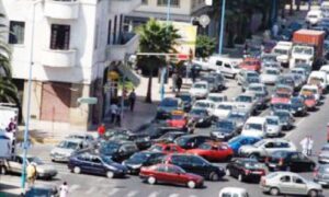 جحيم الاختناقات المرورية بأكادير يعود من جديد ليعقد حركة السير و الجولان مع بداية فصل الصيف، و إعداد إجراءات للحد من الظاهرة.