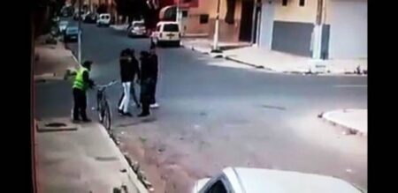 شرطة أكادير تدخل بقوة على خط فيديو العصابة الخطيرة التي عرضت حياة مواطن للعنف بالأسلحة البيضاء و السكاكين.