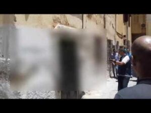 فيديو صادم يوضح كيف قتل شاب خليلته ورميها في الشارع