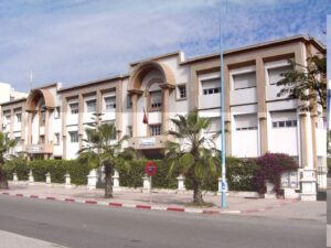 مديرية الضرائب تحجز على سيارات المغاربة بسبب ضريبة “النظافة”