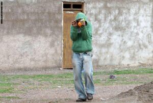 مختل عقليا يستنفر مصالح الأمن بأكادير