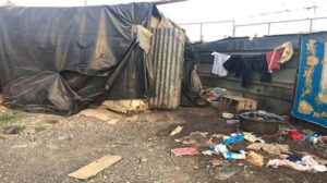 خطير:14 “شمكارا” يغتصبون فتاة داخل “براكة” أمام أعين أمها