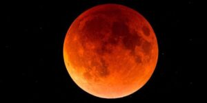 هام:المغرب على موعد اليوم الجمعة مع خسوف القمر. وهذا هو توقيته وأبرز المراحل التي سيقطعها.