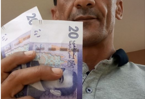 موجة من السخرية بـ”الفايسبوك” بسبب حصول أحد الأساتذة على تعويض 40 درهما