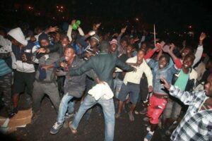 عاجل:إنفجار ومواجهات بعد إفراغ مهاجرين أفارقة إحتلوا إقامات بالقوة